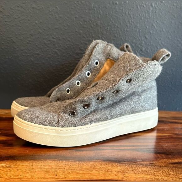 Naturalizer grey high top, sz 6 Wide - Picture 2 of 5